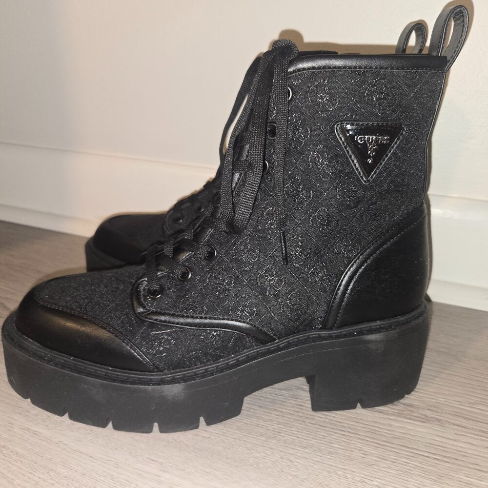 Guess boots